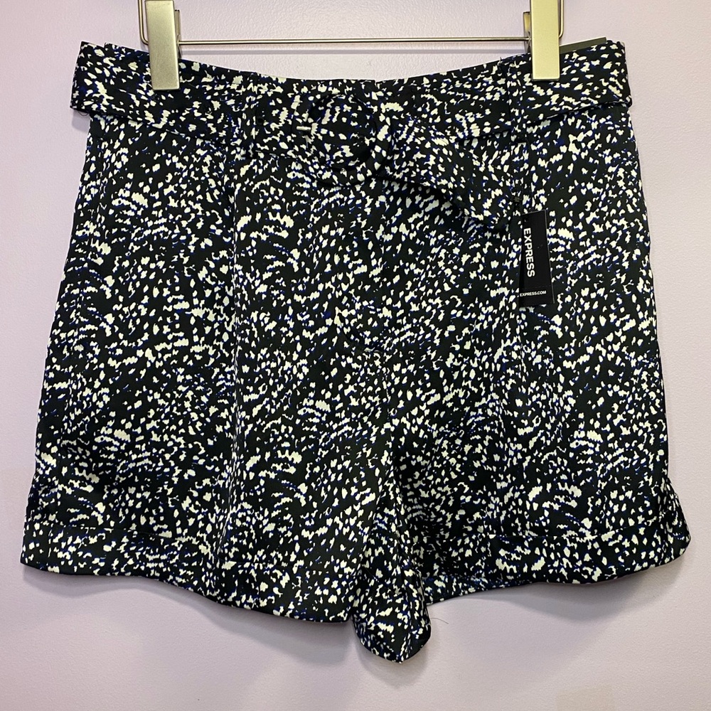 EXPRESS silky shortie super high rise shorts w/belt size 8 NWT